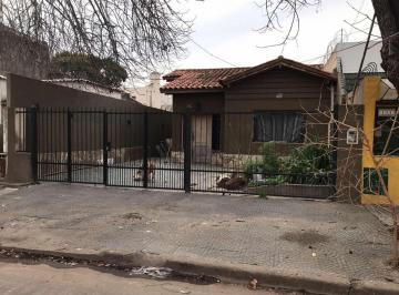 Casa · 157m² · 5 Ambientes · 3 Cocheras · Casa en Venta - 4 Dorm. 2 Baños - Cocheras - 235 m² - Villa Lynch, San Martin