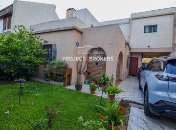 Casa de 6 ambientes, Morón · Hermosa Casa a La Venta en Excelente Zona de Castelar Sur. Apto Credito