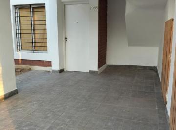 Casa · 4 Ambientes · 1 Cochera · Alquiler Duplex Av Italia