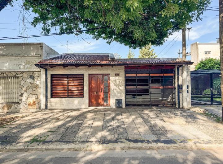 Casa · 135m² · 5 Ambientes · 1 Cochera