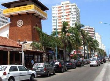 Local comercial · 300m² · Local en Alquiler en Av Gorlero Península, Punta del Este / Maldonado