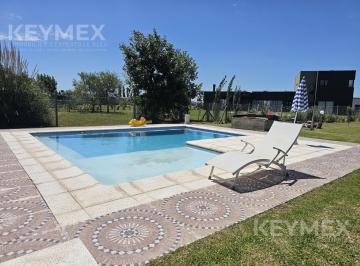 Casa · 162m² · 4 Ambientes · 2 Cocheras · Casa en Venta en El Barrio El Medal C. C.