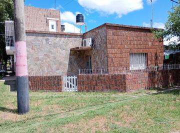 Casa · 97m² · 2 Ambientes · 1 Cochera · Venta - Casa - 1 Dormitorio - Cochera - Garzón 898 - Belgrano - Rosario