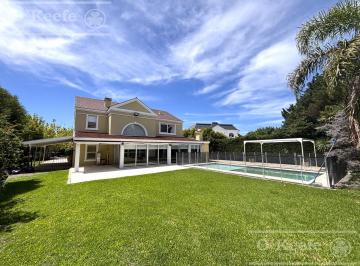 Casa · 386m² · 6 Ambientes · 3 Cocheras · Casa en Venta en Abril Club de Campo 4 Dorm. Hudson Berazategui