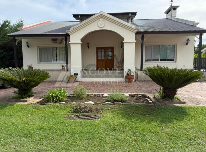 Casa · 300m² · 5 Ambientes · 1 Cochera