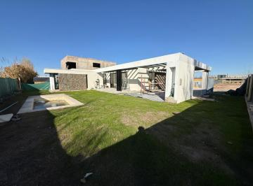 Casa · 157m² · 3 Dormitorios · 2 Cocheras · Casa en Preventa de 3 Habitaciones en B° Gran Boedo