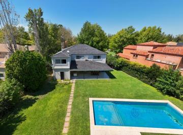 Casa · 364m² · 7 Ambientes · 2 Cocheras · Casa en Alquiler en Ayres de Pilar