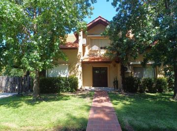 Casa · 231m² · 6 Ambientes · 2 Cocheras · Casa en Venta en Los Cardales Country Club