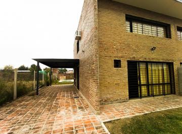 Quinta vacacional · 165m² · 2 Ambientes · 1 Cochera · 2 Casas en Espejo Tipo Loft en "Jardines de La Costa"