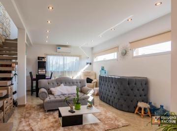Casa · 70m² · 2 Ambientes · 1 Cochera · Casa en Venta - 1 Dormitorio 1 Baño - Cochera - 70 m² - Ringuelet, La Plata