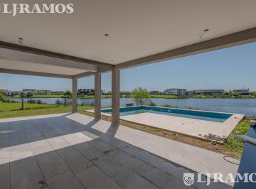 Casa · 233m² · 5 Ambientes · 2 Cocheras · Casa Al Lago en Venta en El Barrio Acacias, Puertos / Escobar