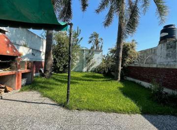 Casa · 150m² · 3 Ambientes · Casa en Venta con Dos Viviendas, Jardín, Cochera, Pileta y Parrilla - Sarandí