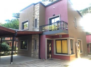 Casa · 4 Ambientes · 1 Cochera · Casa en Costa del Este