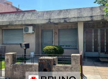 Casa de 3 ambientes, Morón · Casa en Venta, Moron
