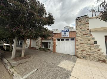 Casa · 512m² · 6 Ambientes · 1 Cochera · Venta - Lote Comercial / Casa a Remodelar - Zona Centro - C085