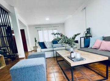 Casa de 10 ambientes, Ciudad de Mendoza · Alquilo Hermosa Casa de 4 Dorm. en La Quinta Sección