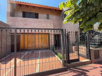 Casa · 210m² · 6 Ambientes · Casa en Venta en Barrio Maipu, 4 Dorm., 3 Baños