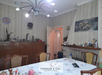 Casa · 171m² · 3 Ambientes · 1 Cochera · Casa 3 Amb, Locales y Cochera Externa - Av Juan B Justo 3100