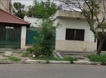Casa · 90m² · 3 Ambientes · 1 Cochera · Casa en Venta - 2 Dorm. 1 Baño - 90 m² - Lanús Oeste