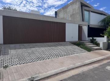 Casa · 245m² · 8 Ambientes · 2 Cocheras · Miradores de de Manantiales I