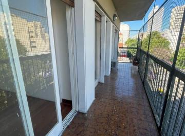 Departamento · 95m² · 5 Ambientes · 1 Cochera · Departamento en Alquiler en La Zona Más Comercial de Flores