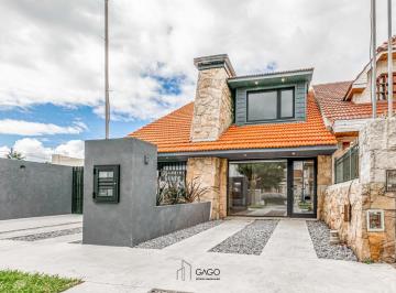 PH · 100m² · 3 Ambientes · 1 Cochera · PH 3 Ambientas. Venta en Parque Luro