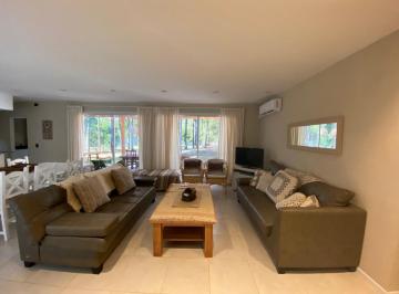 Casa · 150m² · 4 Ambientes · Casa 4 Ambientes con Piscina Costa Esmeralda