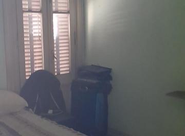 PH de 8 ambientes, Avellaneda · PH en El Primer Piso por Escalera con 6 Dorm. 3 Baños Para Refaccionar