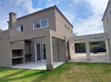 Casa · 79m² · 3 Ambientes · 1 Cochera · Venta Casa en Pilar, Saravi Village