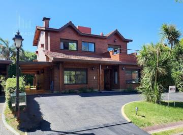 Casa · 256m² · 6 Ambientes · Casa en Alquiler en Los Lagartos Country Club Pilar