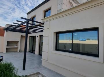 Casa · 200m² · 5 Ambientes · 2 Cocheras · Casa en Venta Quebradas de Manantiales 3 Dorm. Premium