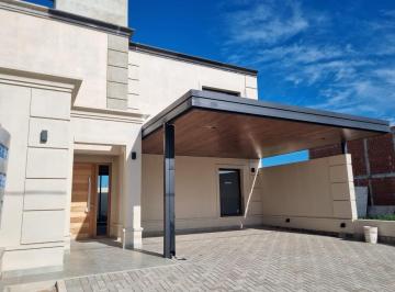 Casa · 200m² · 5 Ambientes · 2 Cocheras · Casa en Venta Quebradas de Manantiales 3 Dorm. Premium