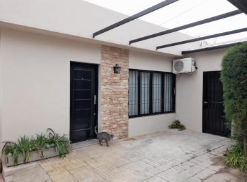 PH · 62m² · 4 Ambientes · 1 Cochera · PH en Venta - 2 Dorm. 1 Baño - 99 m² - Adrogué