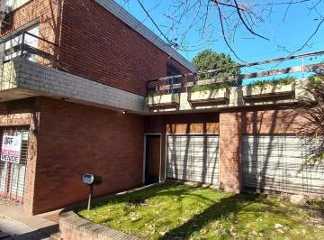 Casa · 165m² · 4 Ambientes · 1 Cochera · Casa 4 Ambientes con Local Comercial en Venta Quilmes