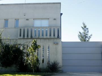 Casa · 200m² · 5 Ambientes · 2 Cocheras · Casa - Joaquin Gorina