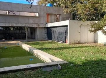 Casa · 200m² · 4 Ambientes · 1 Cochera · Casa en Venta - 3 Dorm. 2 Baños - Cochera - 800 m² - Arturo Seguí