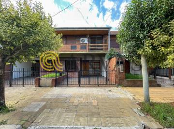 Casa de 4 ambientes, San Isidro · Casa en Beccar - 3 Dorm - con Jardín y Parrilla - Dos Plantas