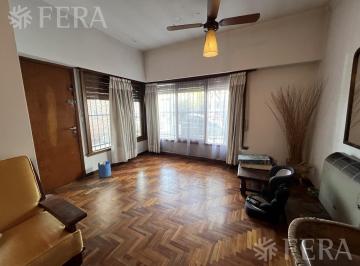 Casa · 200m² · 4 Ambientes · 1 Cochera · Venta Casa 4 Ambientes con Cochera y Fondo con Quincho en Bernal