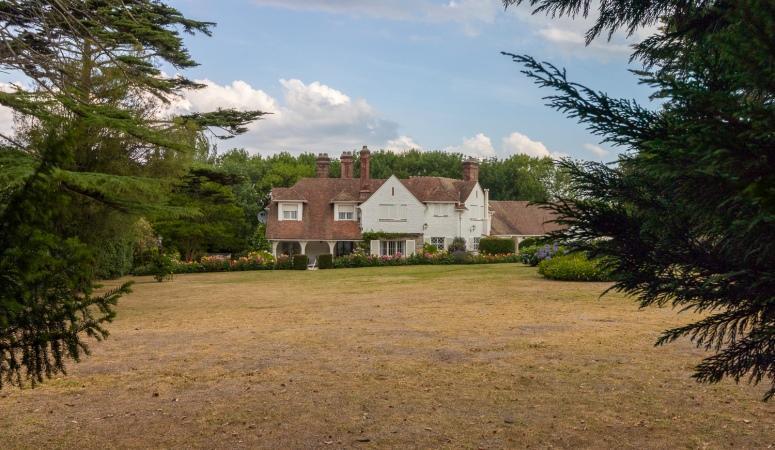 Lote en exclusiva ubicación de Los Troncos, 1131m²