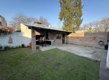 Casa · 123m² · 3 Ambientes · 1 Cochera · Casa en Venta - 2 Dorm. - Patio y Cochera en Fisherton