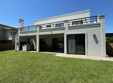 Casa · 102m² · 6 Ambientes · 1 Cochera · Casa en Venta en Barrio San Matias, Escobar