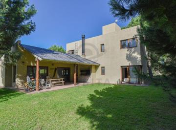Casa · 193m² · 5 Ambientes · Casa en Venta en Costa Esmeralda, Barrio Ecuestre