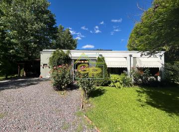 Casa de 5 ambientes, Ezeiza · Venta de Casaquinta con Pileta en Ezeiza