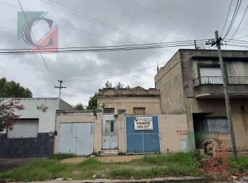 Terreno · 240m² · Lote 8.66 X 27. 75 m Cerca de Av 25 de Mayo