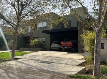 Casa de 8 ambientes, Luján de Cuyo · Casa en Barrio Privado Pueyrredon