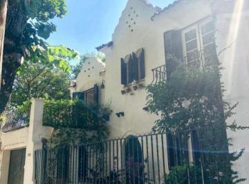 Casa · 249m² · 5 Ambientes · 1 Cochera · Imponente Casa Estilo Colonial en La Lucila