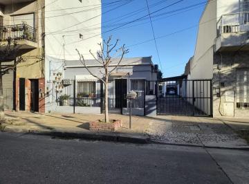 Casa · 46m² · 2 Ambientes · Casa en Venta - 1 Dormitorio 1 Baño - 63 m² - Tres de Febrero
