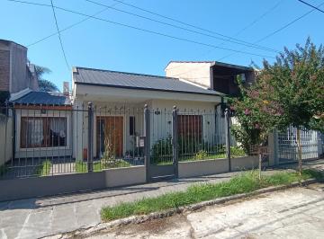 Casa de 3 ambientes, Tres de Febrero · Chalet 2 Dorm. en Ciudad Jardin - Lote 200 m.