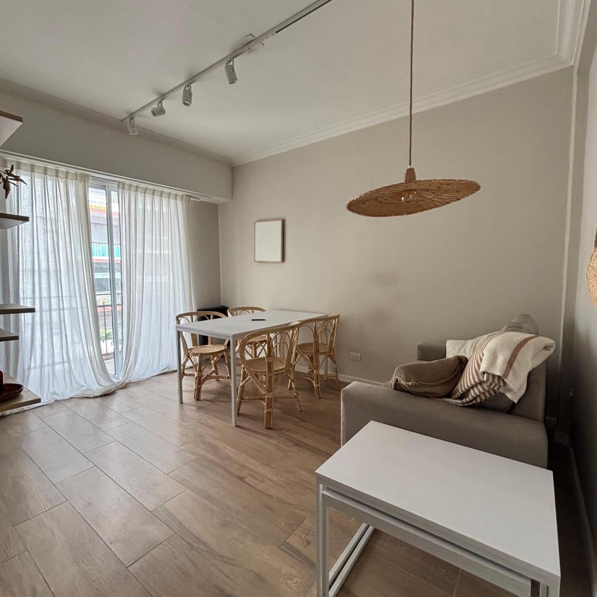 Hermoso Departamento 3 ambientes al frente con balcón saliente