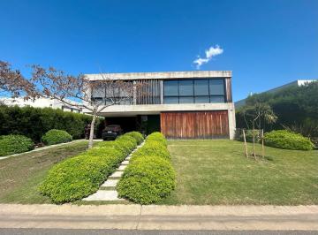 Casa · 537m² · 5 Ambientes · Casa en Venta en Lagos del Golf, El Golf, Nordelta